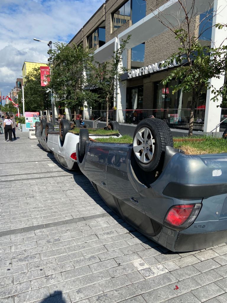 Views on Montreal streets, Hmm... blog