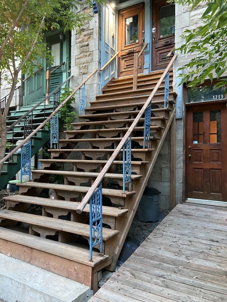 Montreal stairs, Hmm... blog