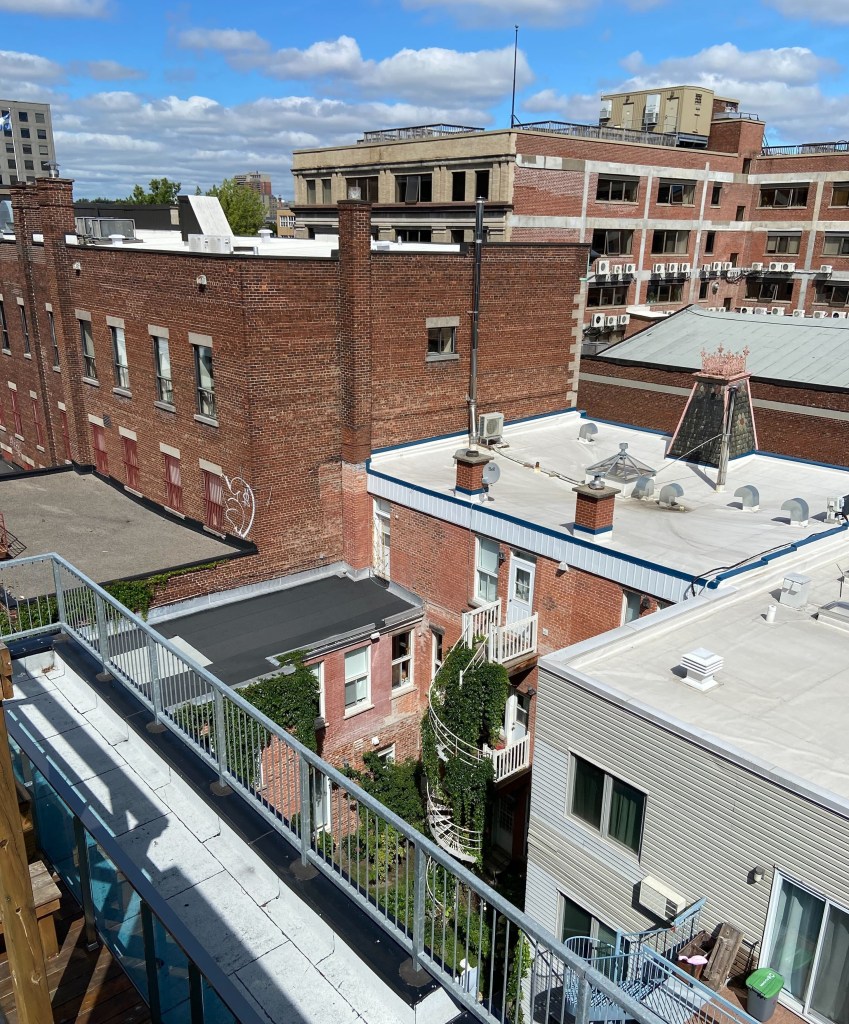 Montreal rooftops, Hmm... blog